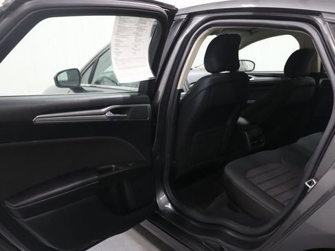 Used 2019 Ford Fusion SE FWD image 13