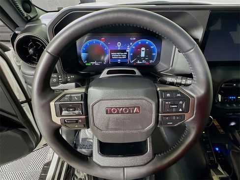 Certified 2025 Toyota Land Cruiser image 11