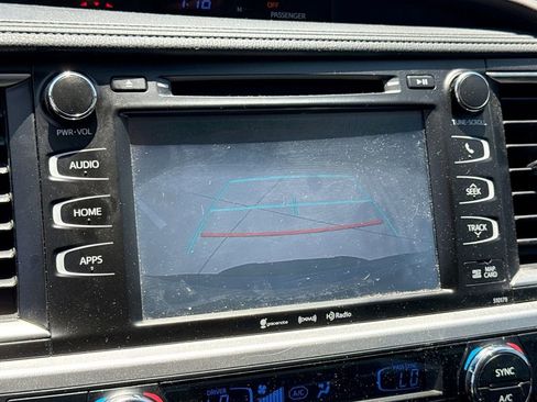 Used 2018 Toyota Highlander XLE FWD image 24