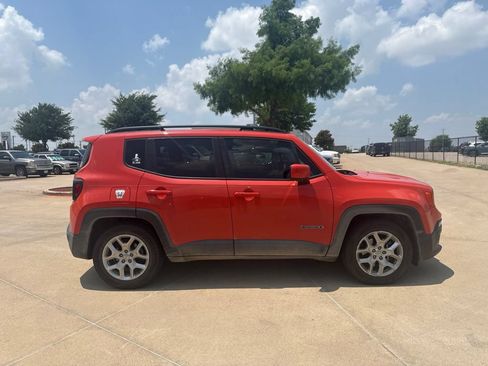 Used 2017 Jeep Renegade Latitude FWD image 7