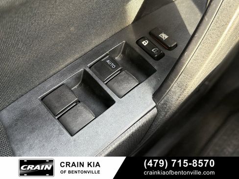 Used 2018 Toyota Corolla LE image 10