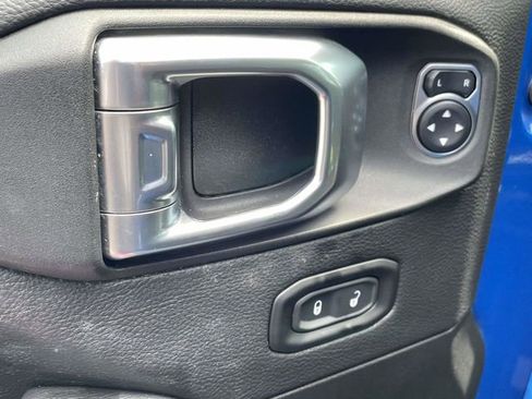 Used 2021 Jeep Gladiator Rubicon AWD/4WD image 9