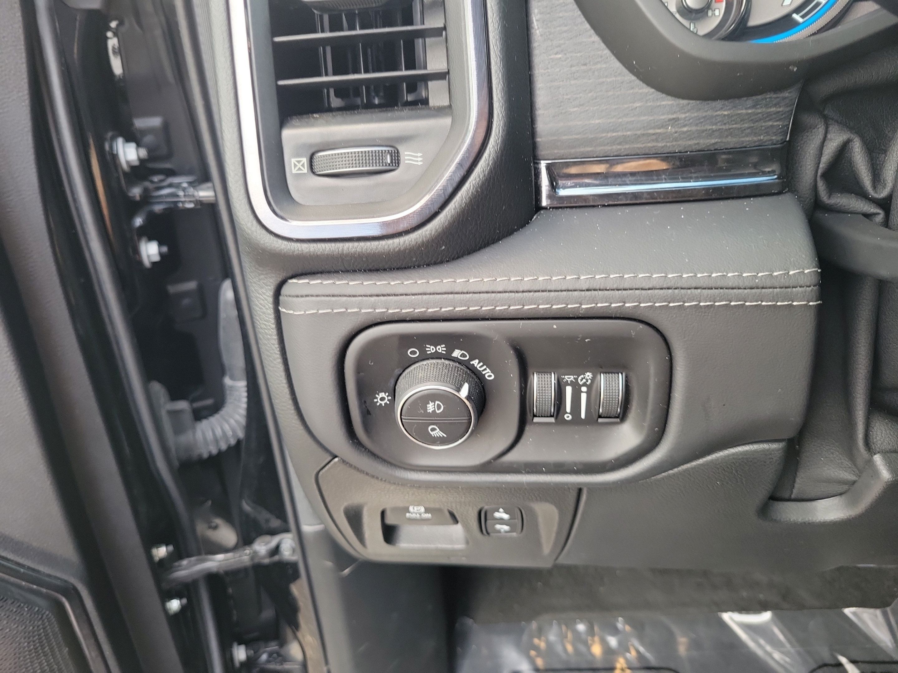 Used 2022 RAM 1500 Limited AWD/4WD image 17