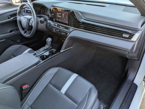 Used 2025 Toyota Camry SE image 30