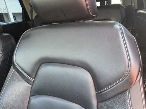 Used 2024 Nissan Pathfinder SL w/ SL Premium Package FWD image 16