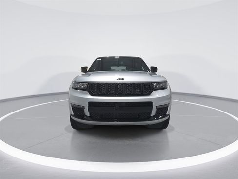 New 2025 Jeep Grand Cherokee L Summit image 3