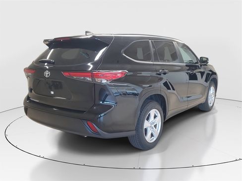 Used 2023 Toyota Highlander L image 7