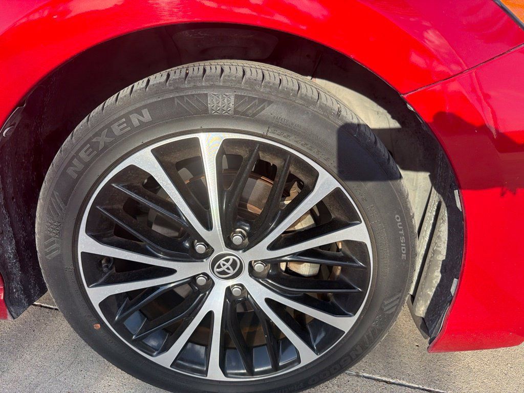 Used 2020 Toyota Camry SE w/ Convenience Package FWD image 8