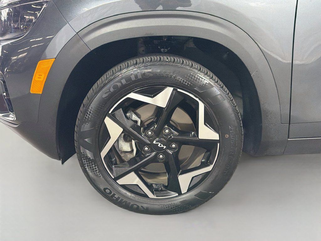 Used 2025 Kia Seltos S AWD/4WD image 32