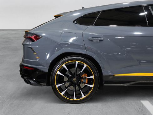 Used 2022 Lamborghini Urus AWD/4WD image 28