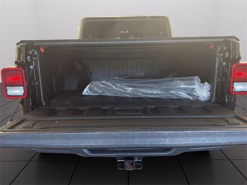 Used 2022 Jeep Gladiator Willys image 38