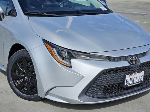 Used 2021 Toyota Corolla LE image 5