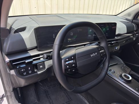 Used 2026 Kia Sportage EX AWD/4WD image 12