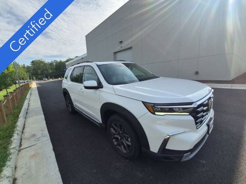 Used 2024 Honda Pilot Touring image 3