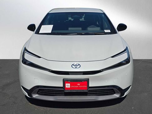 Used 2025 Toyota Prius XLE FWD image 8