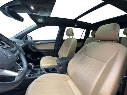 Used 2022 Volkswagen Tiguan SE w/ Panoramic Sunroof Package AWD/4WD image 19