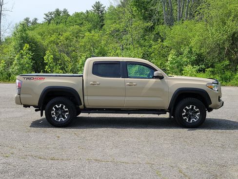 Used 2020 Toyota Tacoma TRD Off-Road w/ Technology Package AWD/4WD image 4