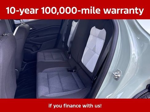 Used 2024 Chevrolet Trax RS w/ Sunroof Package FWD image 36