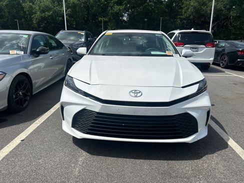 Used 2025 Toyota Camry LE image 6