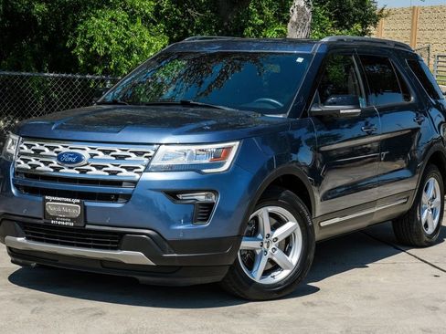 Used 2018 Ford Explorer XLT w/ Equipment Group 202A FWD image 11