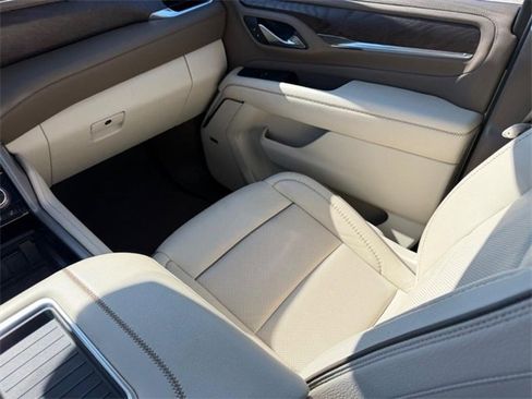 Used 2023 GMC Yukon XL Denali w/ Denali Reserve Package image 20