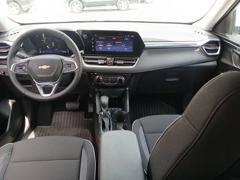 Used 2024 Chevrolet TrailBlazer LT w/ LT Cold Weather Package FWD image 10