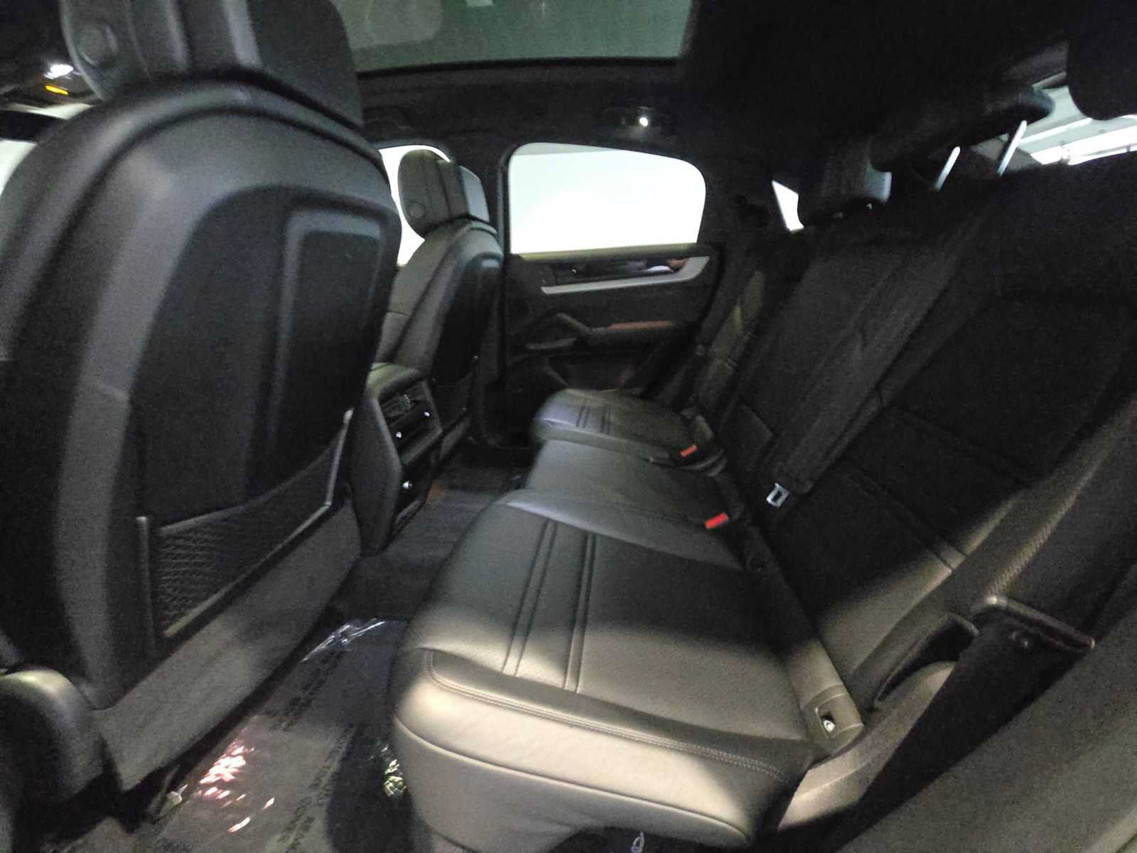 Used 2025 Porsche Cayenne E-Hybrid Coupe AWD/4WD image 17