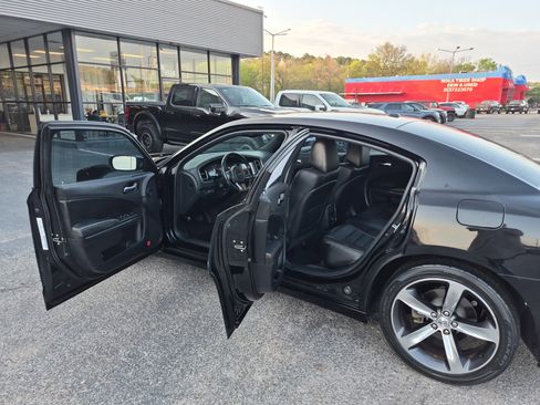 Used 2014 Dodge Charger SXT RWD image 15