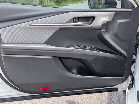 Used 2025 Toyota Camry SE FWD image 10