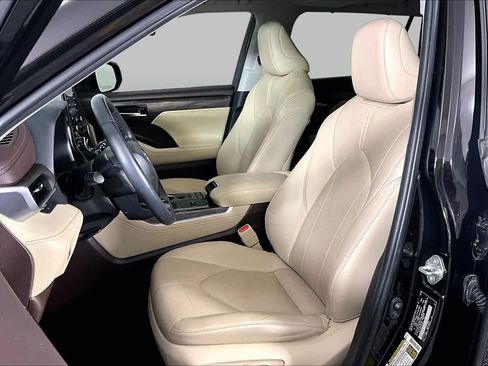 Used 2020 Toyota Highlander Limited FWD image 8