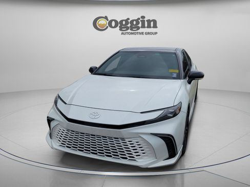 Used 2025 Toyota Camry XSE image 2