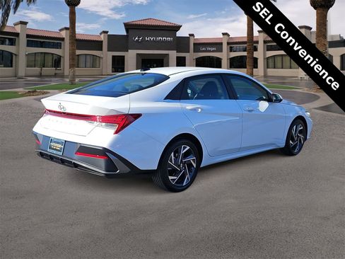 Used 2025 Hyundai Elantra SEL image 8