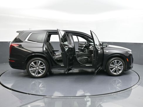 Used 2022 Cadillac XT6 Premium Luxury w/ Technology Package image 40