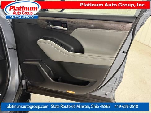 Used 2023 Toyota Highlander Platinum AWD/4WD image 46