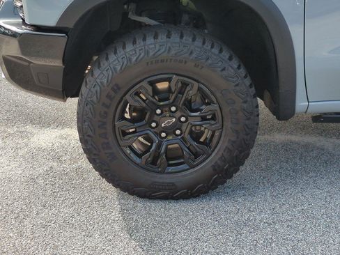 Used 2024 Chevrolet Silverado 1500 ZR2 w/ Technology Package AWD/4WD image 11
