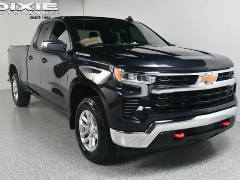 Used 2023 Chevrolet Silverado 1500 LT AWD/4WD image 1