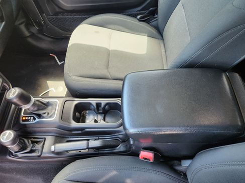 Used 2018 Jeep Wrangler Unlimited Sport S AWD/4WD image 11