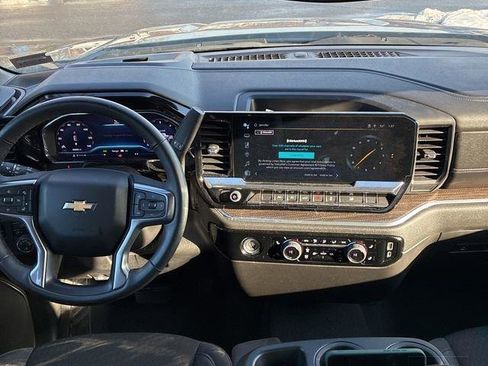 Used 2024 Chevrolet Silverado 1500 LT image 7