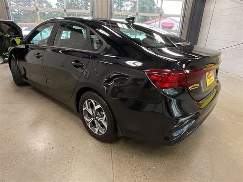 Used 2021 Kia Forte LXS FWD image 3