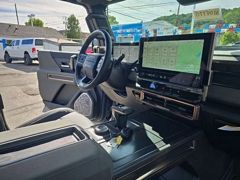 New 2025 GMC Hummer EV 3X image 40