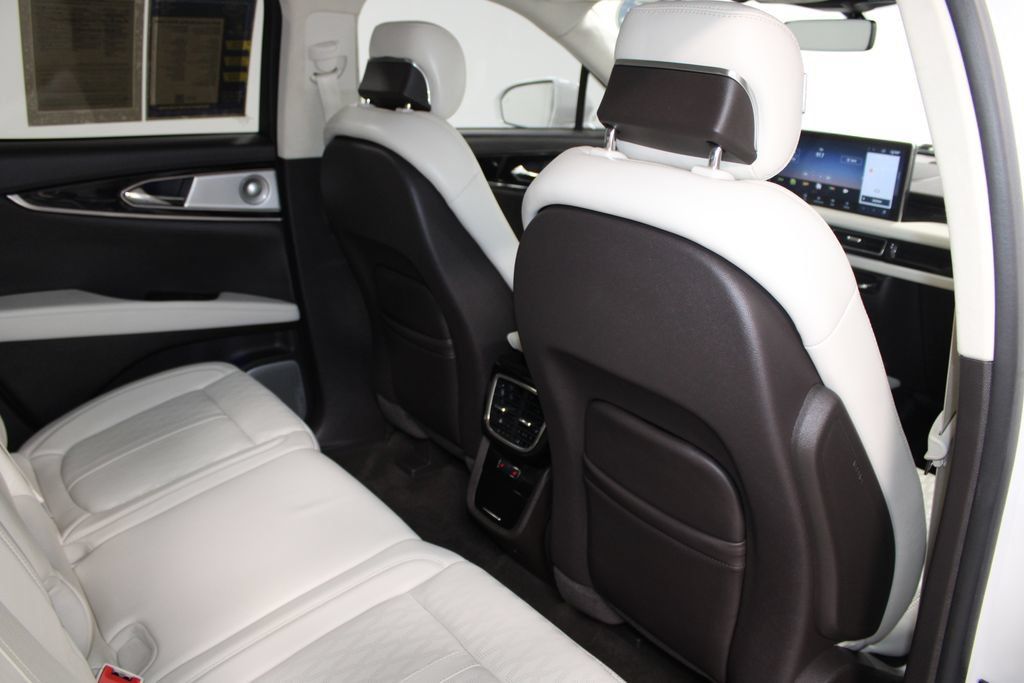 Used 2023 Lincoln Nautilus Black Label w/ Class II Trailer Tow Package AWD/4WD image 27
