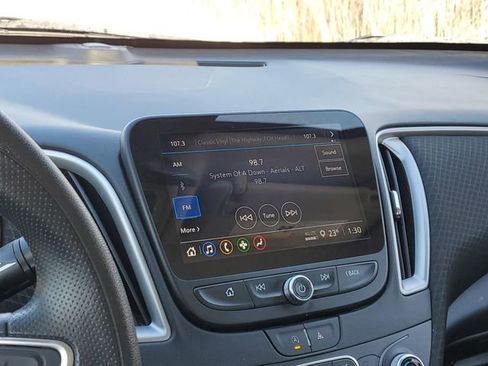 Used 2025 Chevrolet Malibu LT image 13