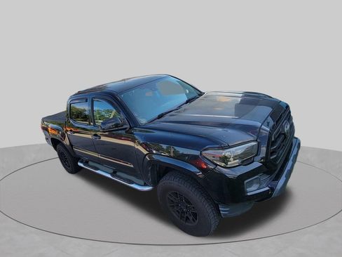 Used 2019 Toyota Tacoma SR w/ Four Season Floor Mat Package AWD/4WD image 10
