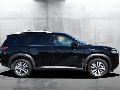 Certified 2024 Nissan Pathfinder SL image 5