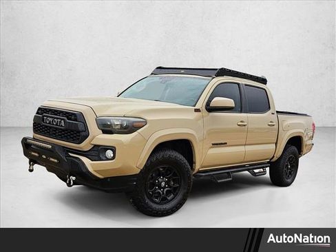 Used 2020 Toyota Tacoma SR5 RWD image 1