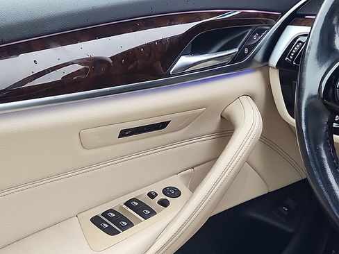 Used 2019 BMW 530i xDrive w/ Convenience Package image 12