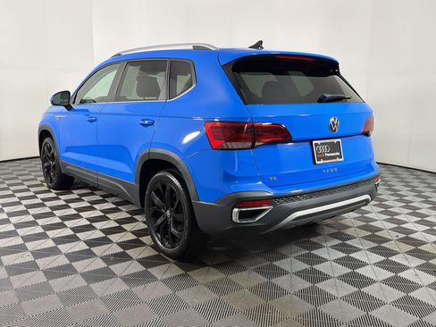 Used 2023 Volkswagen Taos SE w/ Black Wheel Package FWD image 2
