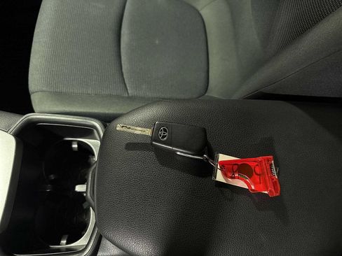 Certified 2022 Toyota RAV4 LE AWD/4WD image 32