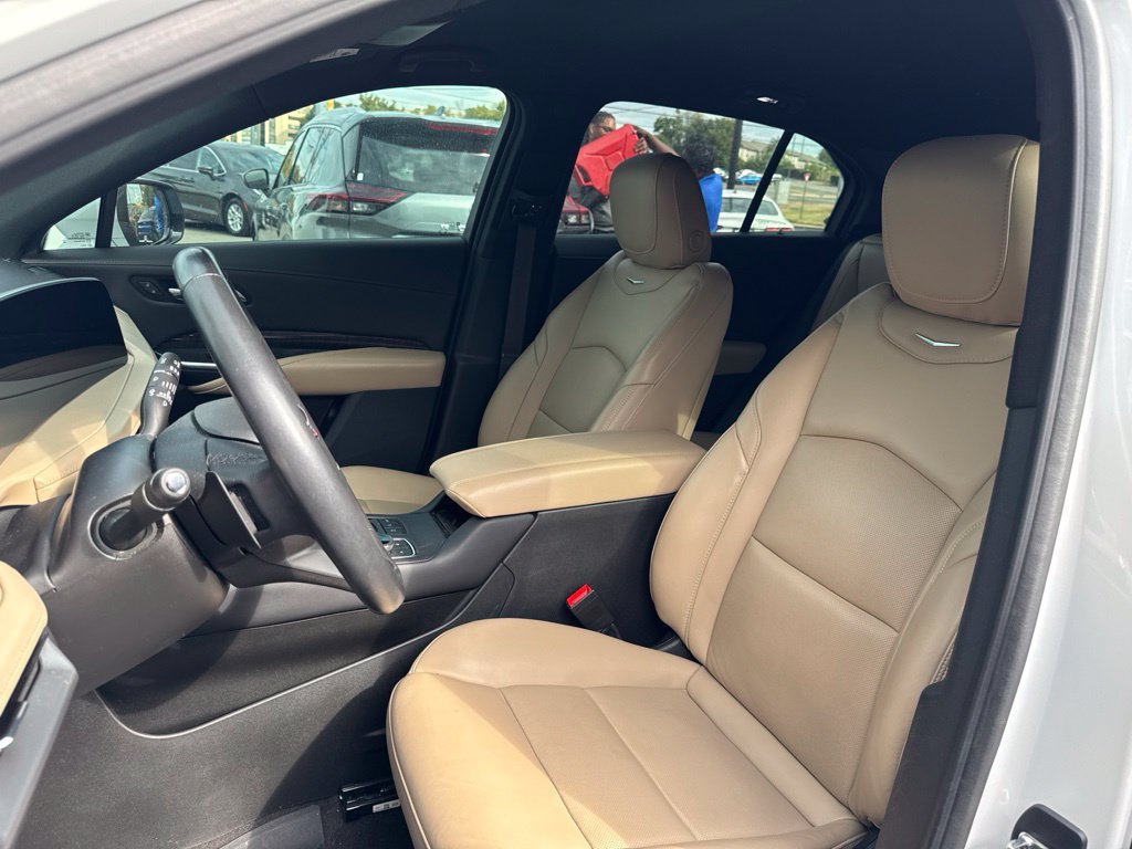 Used 2024 Cadillac XT4 Premium Luxury FWD image 8