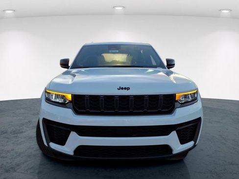 New 2026 Jeep Grand Cherokee Altitude AWD/4WD image 4
